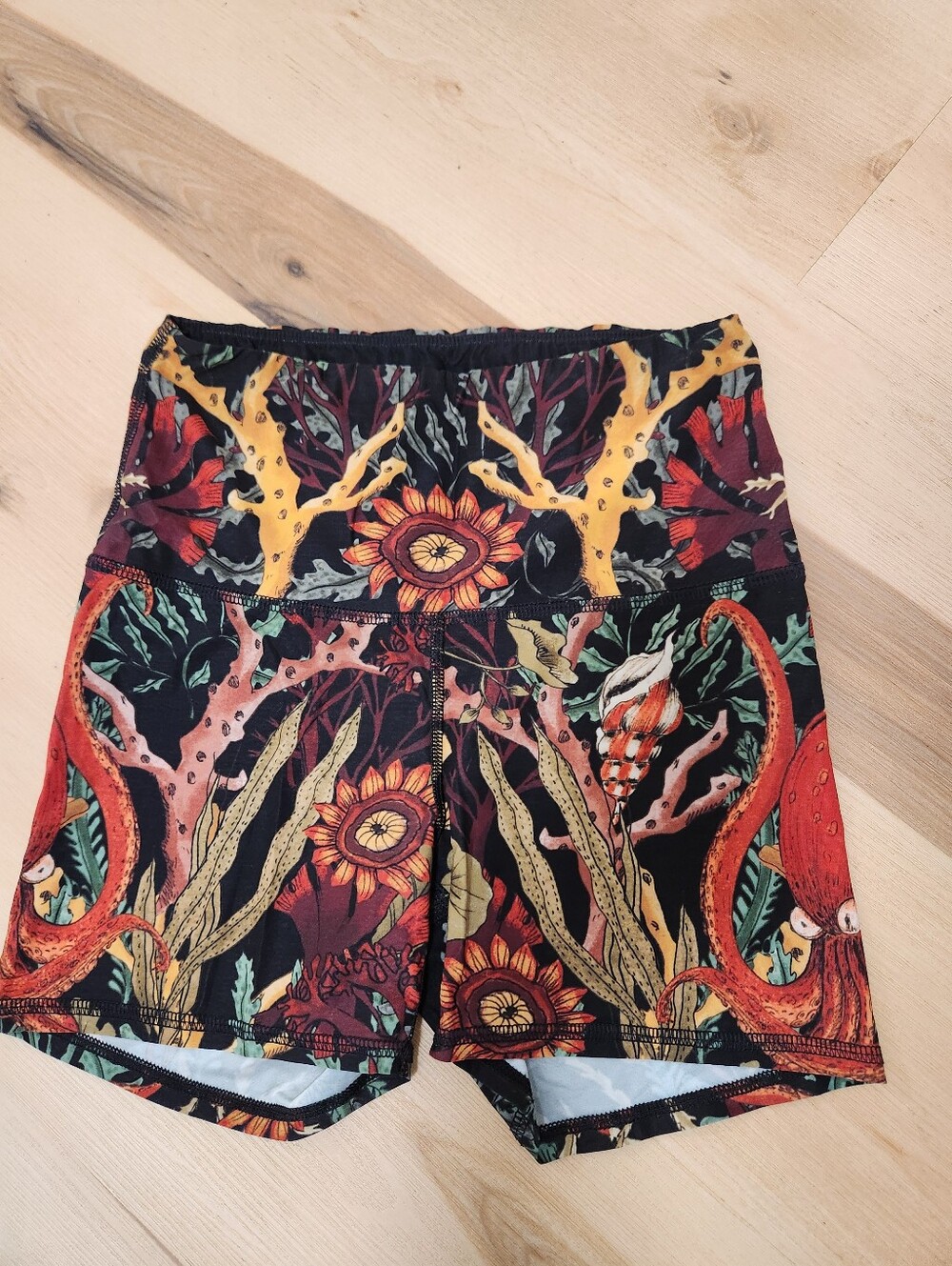 Floral & Octopus Print Women's Shorts - Black Multi